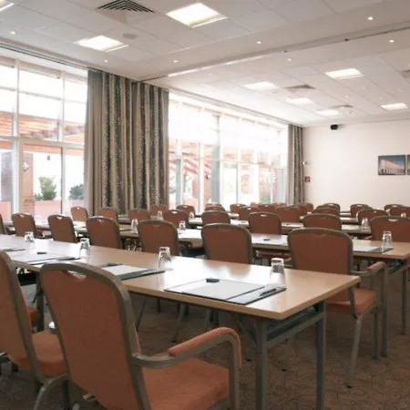 Leonardo Center Готель 4*